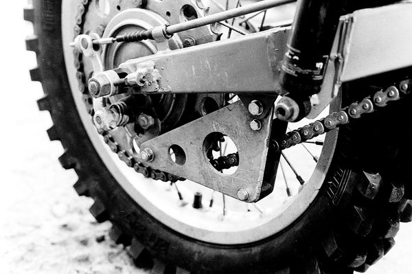 Erikoinen iskarinkiinnitys 1979